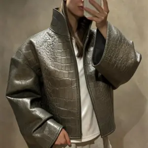 Veste décontractée en similicuir imprimé pour femme, col montant, manches longues, style streetwear, collection automne-hiver 2026, coupe courte