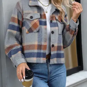 Pantalon à revers avec poche à rabat pour femme, veste courte décontractée à carreaux, à la mode, transfrontalière européenne et américaine, nouveau produit d'hiver 2024