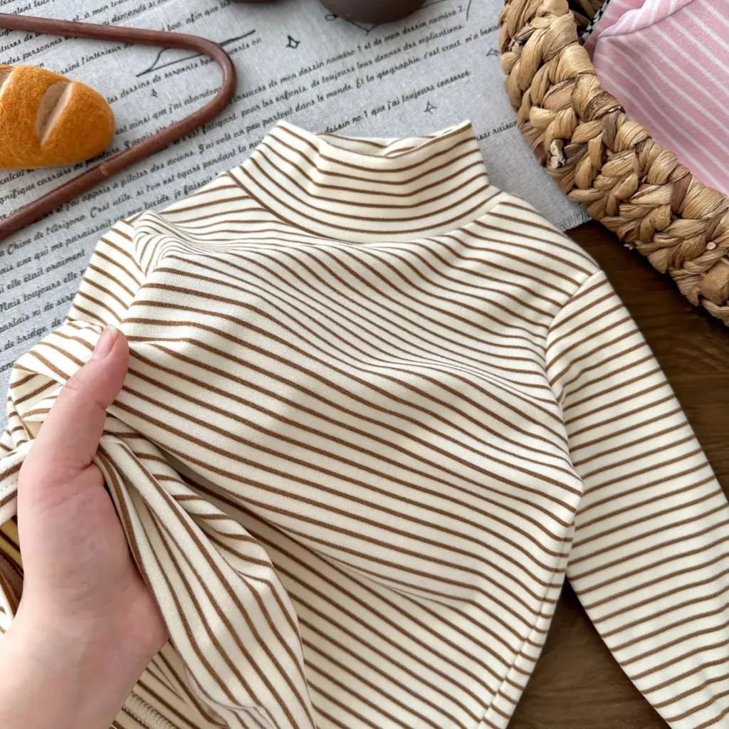 Chemise à manches longues à col roulé pour enfants à rayures classiques, haut de base chaud pour garçons et filles de 2 à 7 ans, vêtement de base essentiel pour la chaleur