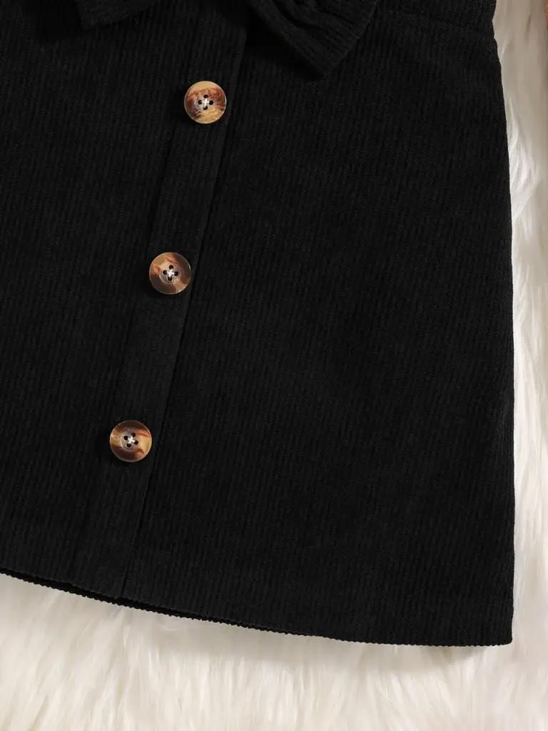 Ensemble 2 pièces pour filles au printemps et en automne : Ensemble robe élégant et tendance pour jeunes filles, comprenant un haut à manches longues à col rond, dentelle côtelée, manches bouffantes, imprimé cœurs et pois + jupe noire avec nœud et décoration boutonnée. Tenue pour filles pour les sorties, les fêtes, les vacances et un style automnal féminin. Vêtements décontractés pour enfants, confortables, simples, polyvalents et doux, pour le printemps. Convient comme cadeau pour l'Aïd, Pâques, le Carnaval et le Nouvel An chinois